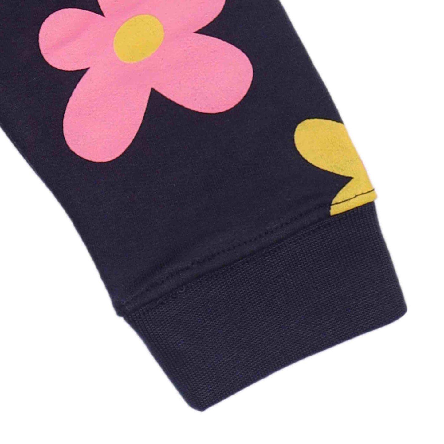 Dettaglio manica felpa baby con margherite