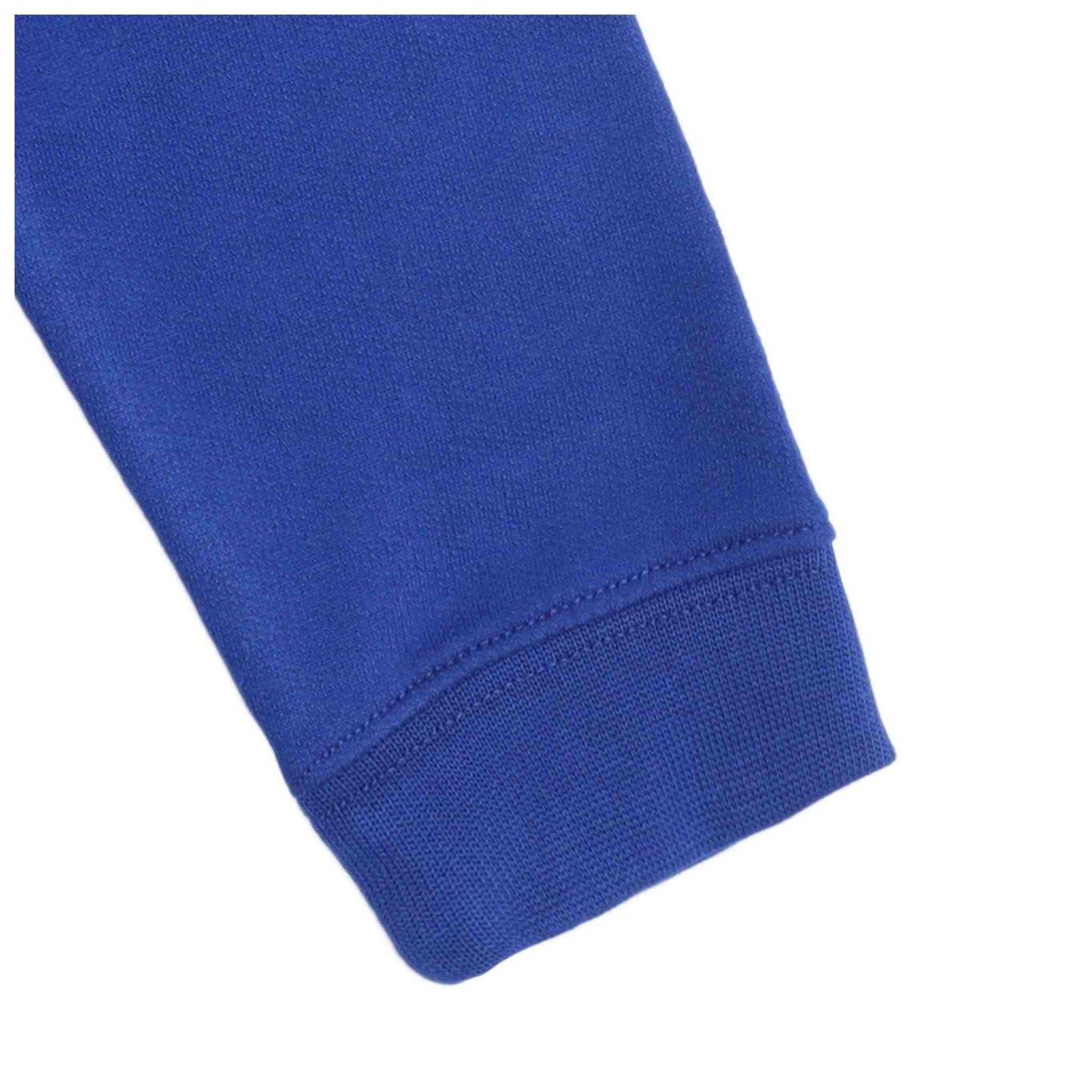 Dettaglio manica felpa da bambina blu elettrico con stella bianca