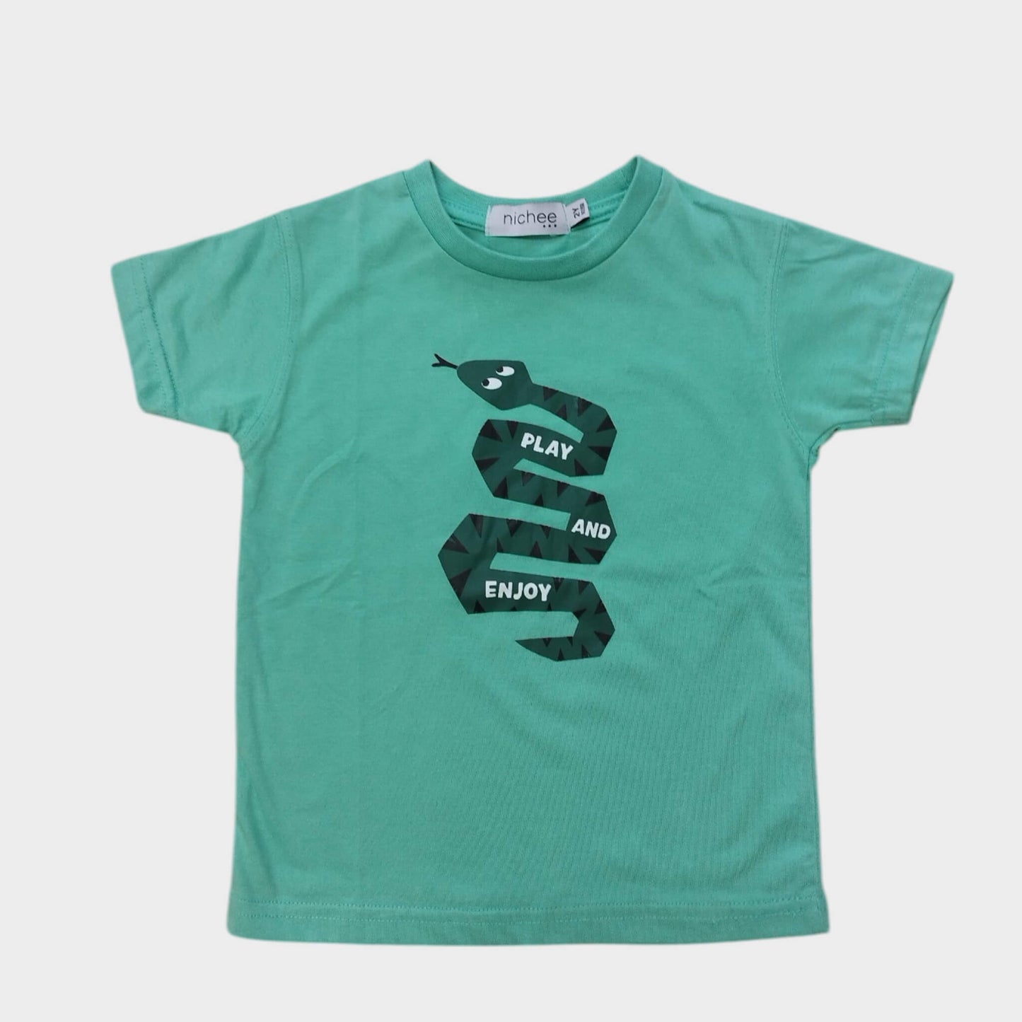 T-shirt manica corta
Colore verde menta con stampa serpente e scritta
Taglie da 6 mesi a 4 anni
Vestibilità: Regular
Made in Pakistan