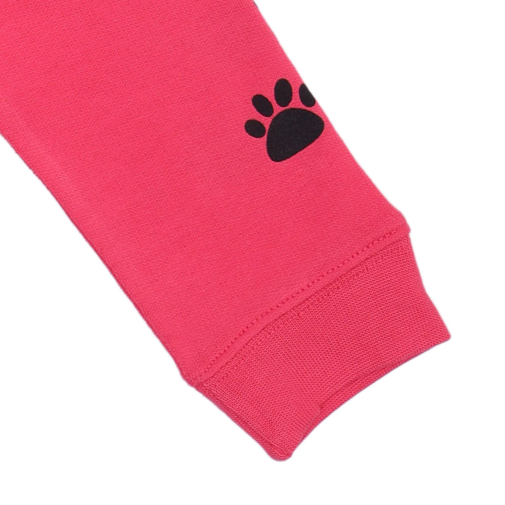 Dettaglio manica felpa baby con stampa gatto