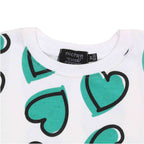 Dettaglio scollo felpa baby con cuori verdi