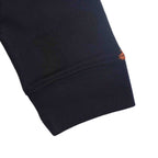 Dettaglio manica felpa baby con stampa astratta