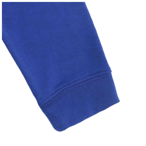 Dettaglio manica felpa da bambina blu elettrico con stella bianca