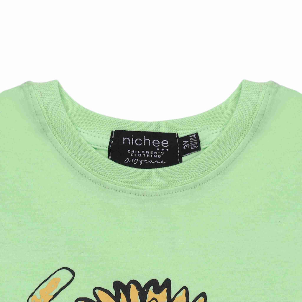Dettaglio scollo t-shirt bambino stampa leone