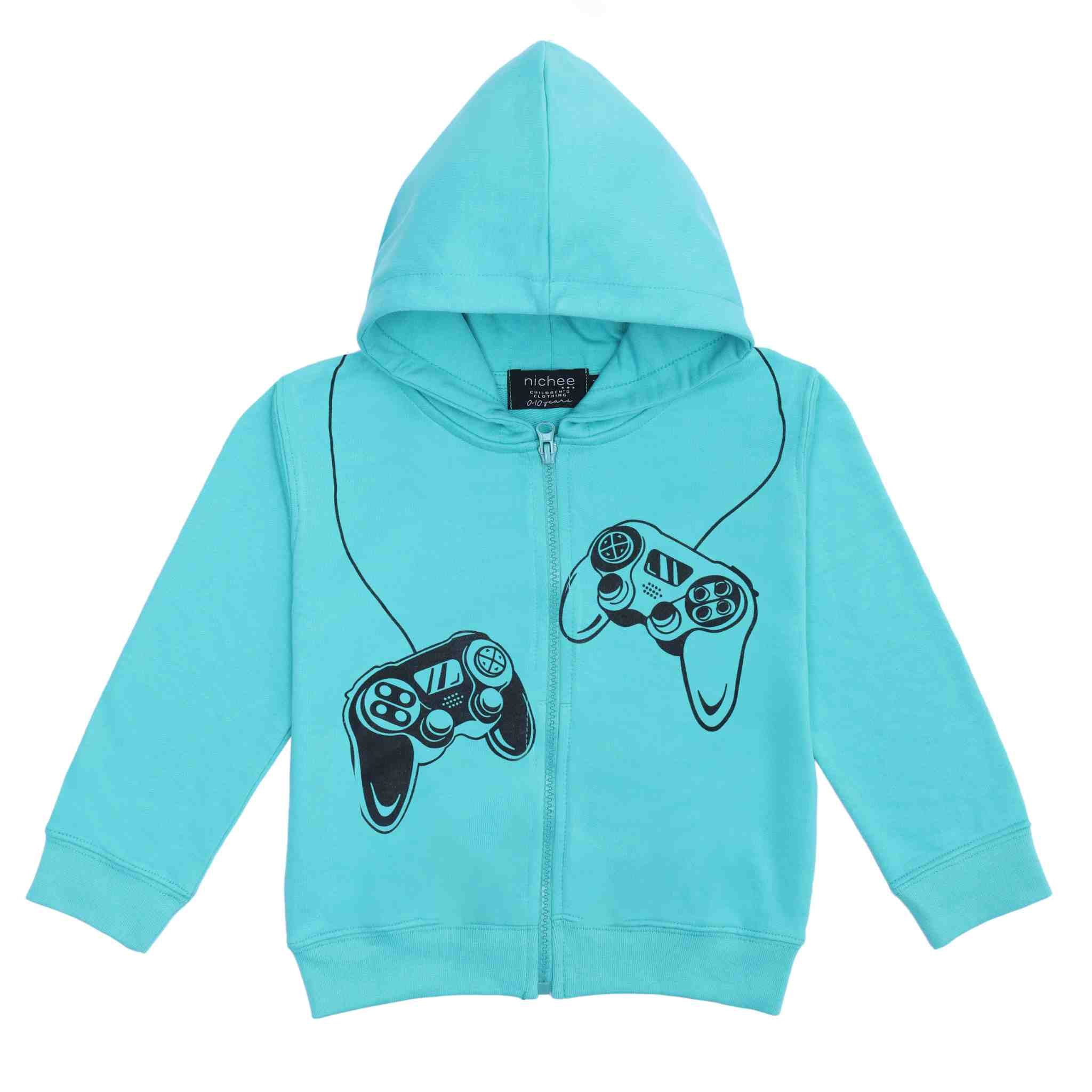 Modello con cappuccio e zip
Colore Tiffany con stampa controller gaming
Tessuto French Terry leggero
Taglie da 2 a 10 anni
Vestibilità: Regular
Made in Pakistan